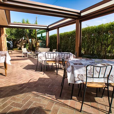 Casale Ansamagi Relax & Pool 住宿加早餐酒店 真扎诺-迪罗马