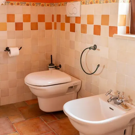 לינה וארוחת בוקר Casale Ansamagi Relax & Pool 4*
